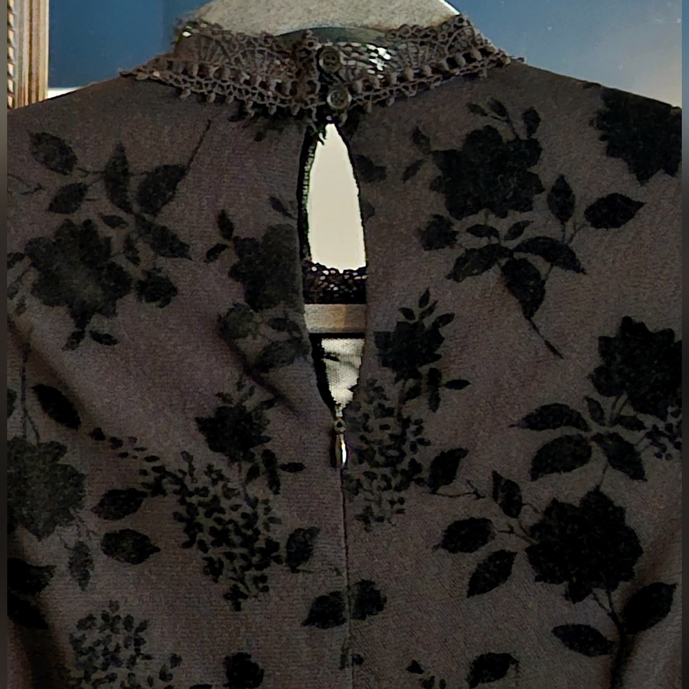 Entro Black Velvet Floral & Lace Long Sleeve Dress - Picture 6 of 8